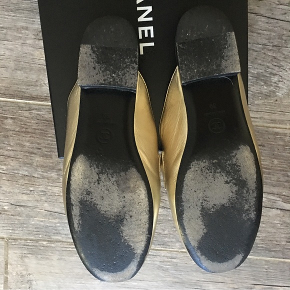 CHANEL gold metallic mule. Size 39. - Picture 8 of 16